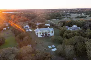 609 S Creekwood Dr, Driftwood, TX 78619 - Photo 4