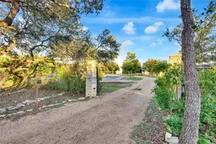 609 S Creekwood Dr, Driftwood, TX 78619 - Photo 2