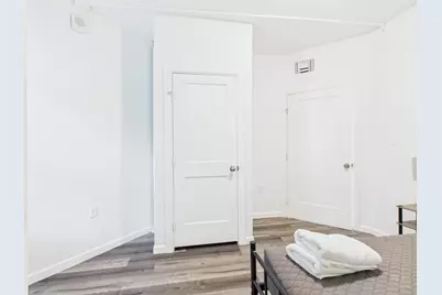 911 W 22nd Street #301, Austin, TX 78705 - Photo 14