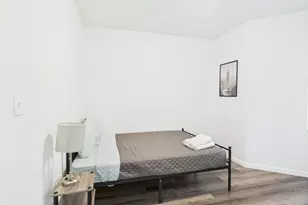 911 W 22nd St, Austin, TX 78705 - Photo 12