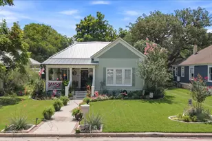 704 Gresham St, Smithville, TX 78957 - Photo 28