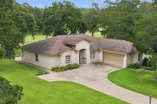 410 Pinehurst Dr, New Ulm, TX 78950 - Photo 4
