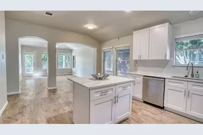 711 House Creek Drive, Leander, TX 78641 - Photo 12
