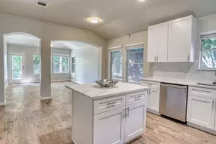 711 House Creek Dr, Leander, TX 78641 - Photo 12