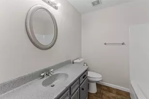 903 E Logan Street E, Round Rock, TX 78664 - Photo 16