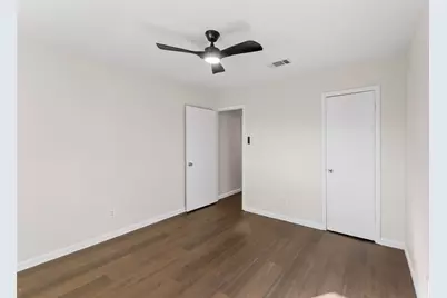 903 E Logan Street E, Round Rock, TX 78664 - Photo 14