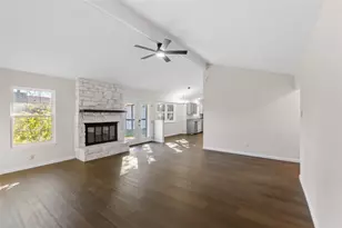 903 E Logan Street E, Round Rock, TX 78664 - Photo 4