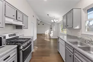 903 E Logan Street E, Round Rock, TX 78664 - Photo 10