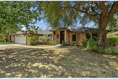 1068 Memorial Circle, New Braunfels, TX 78130 - Photo 2