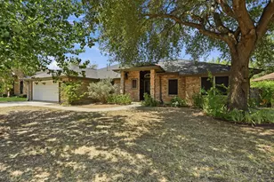 1068 Memorial Cir, New Braunfels, TX 78130 - Photo 2