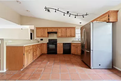1068 Memorial Circle, New Braunfels, TX 78130 - Photo 8