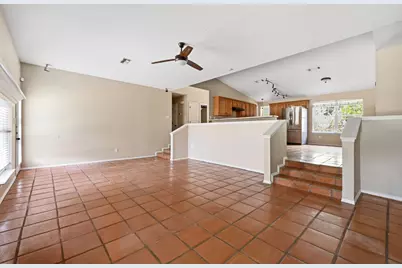 1068 Memorial Circle, New Braunfels, TX 78130 - Photo 6