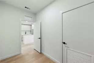 2209 S 1st St, Austin, TX 78704 - Photo 14