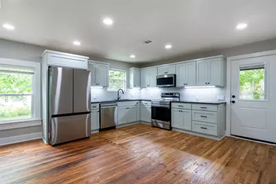 329 Flores Street, Lockhart, TX 78644 - Photo 6
