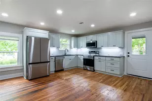 329 Flores St, Lockhart, TX 78644 - Photo 6
