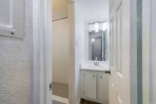 2124 Burton Dr, Austin, TX 78741 - Photo 12