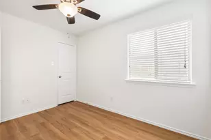 105 Plata Ln, Jarrell, TX 76537 - Photo 18