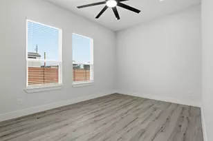 113 Los Robles Rd, Elgin, TX 78621 - Photo 14