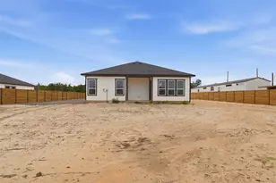 113 Los Robles Rd, Elgin, TX 78621 - Photo 20