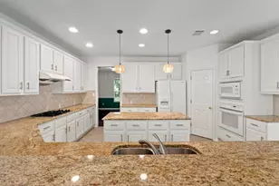 3425 Zebecca Creek Dr, Austin, TX 78732 - Photo 8