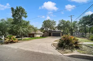 1405 Girard Ave, San Marcos, TX 78666 - Photo 4