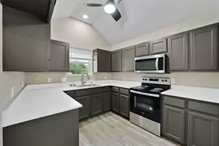 1405 Girard Ave, San Marcos, TX 78666 - Photo 10
