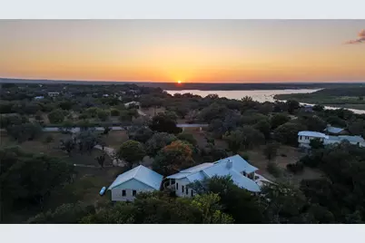 1118 Rustic Lane, Spicewood, TX 78669 - Photo 32
