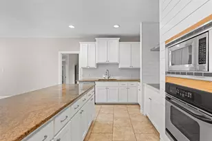 2031 Palos Verdes, Leander, TX 78641 - Photo 12