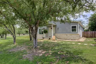 855 Aspen Ln, Cottonwood Shores, TX 78657 - Photo 4