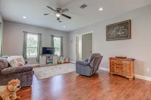 855 Aspen Ln, Cottonwood Shores, TX 78657 - Photo 8