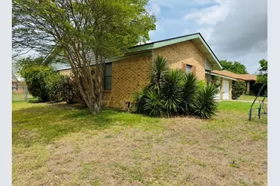 206 Loesch Drive, Elgin, TX 78621 - Photo 2