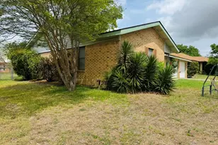 206 Loesch Dr, Elgin, TX 78621 - Photo 2