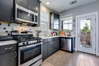 8002 Wildcat Pass, Austin, TX 78757 - Photo 16