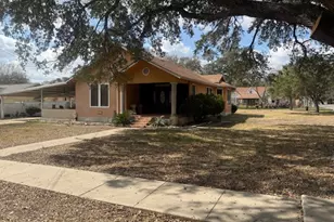 600 Pecan Ave, Luling, TX 78648 - Photo 2