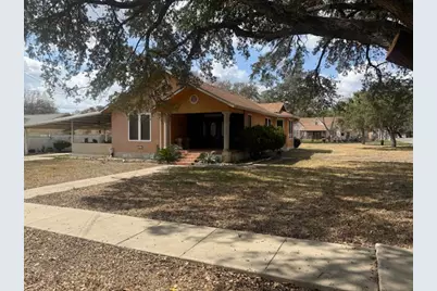 600 Pecan Avenue, Luling, TX 78648 - Photo 2