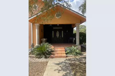 600 Pecan Avenue, Luling, TX 78648 - Photo 1