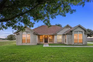1019 San Jacinto St, Lockhart, TX 78644 - Photo 1