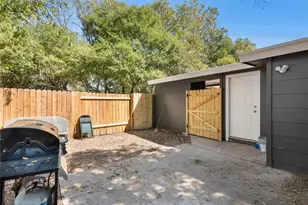 1011 Hackberry St, San Marcos, TX 78666 - Photo 24