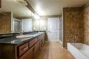 910 W 25th St, Austin, TX 78705 - Photo 12