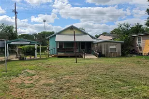 1510 A St, Floresville, TX 78114 - Photo 10