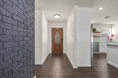 28 Lost Pines Avenue, Bastrop, TX 78602 - Photo 6