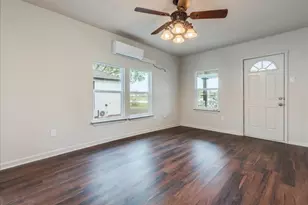 112 Gazley A & B St, Smithville, TX 78957 - Photo 6