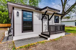 112 Gazley A & B St, Smithville, TX 78957 - Photo 22