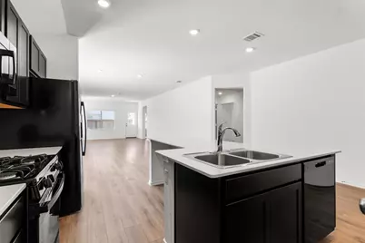 625 Waterway Avenue, Hutto, TX 78634 - Photo 4