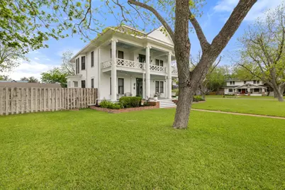 819 Hackberry Street, Taylor, TX 76574 - Photo 2