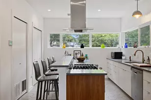 2016 Jesse E. Segovia St, Austin, TX 78702 - Photo 22
