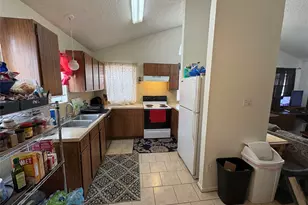 8811-B Pineridge Dr, Austin, TX 78729 - Photo 4