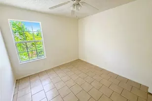 8811-B Pineridge Dr, Austin, TX 78729 - Photo 4