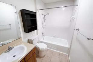 8811-B Pineridge Dr, Austin, TX 78729 - Photo 6
