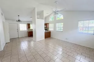 8811-B Pineridge Dr, Austin, TX 78729 - Photo 2